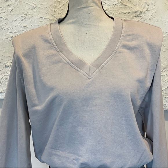 BLANK NYC Strong Shoulder Cropped Sweatshirt V-neck Taupe Cotton Sz M NWT - Picture 2 of 9